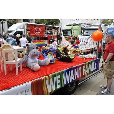 Tausende feiern Homosexuellen- und Transgender-Demo.