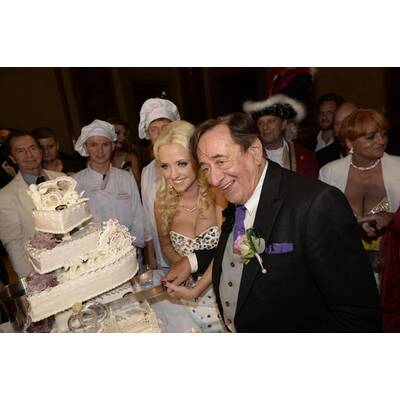 Lugner-Hochzeit: Wählen Sie Ihr Lieblingsfoto!