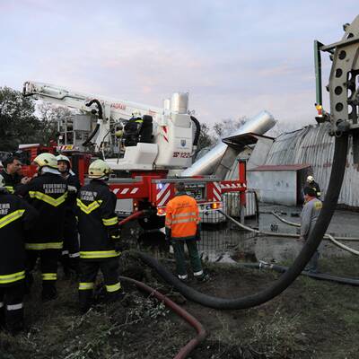 Großbrand auf einer Sondermüll-Deponie in NÖ