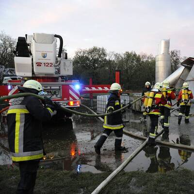 Großbrand auf einer Sondermüll-Deponie in NÖ