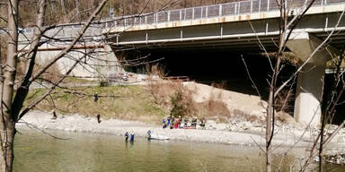 Passanten machen Schock-Fund in Stausee