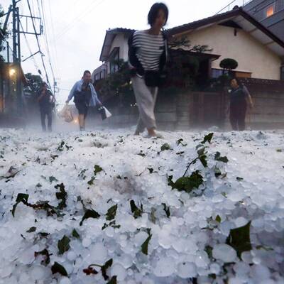 Hagel in Tokio