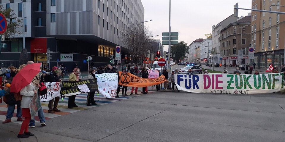 EXTINCTION REBELLION FAHRSPUREN AM GÜRTEL BLOCKIERT