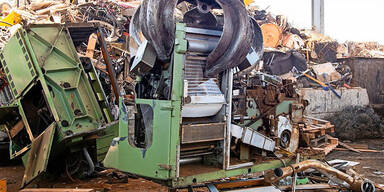 Zoll schrottet "Fabrik" von Zigaretten-Mafia