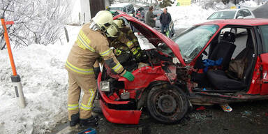 Autofahrer (85) bei Crash schwer verletzt 