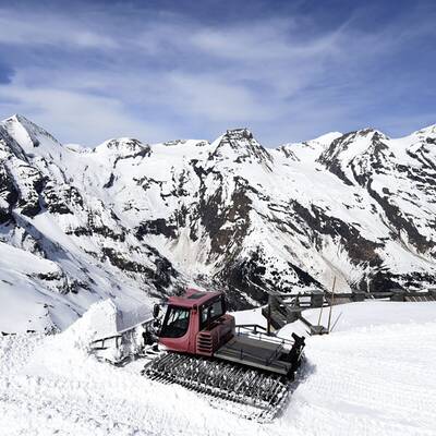 Schneeräumung auf der Großglockner-Hochalpenstraße 