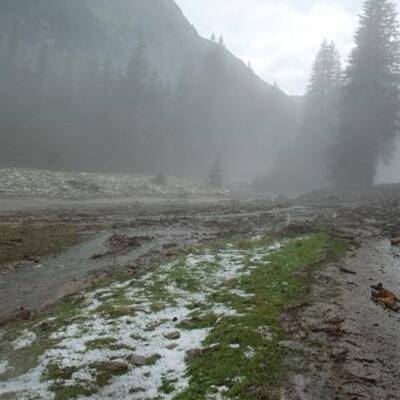 50 Personen wurden mittels Hubschrauber und Feuerwehrfahrzeugen gerettet