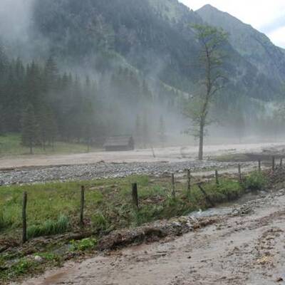 50 Personen wurden mittels Hubschrauber und Feuerwehrfahrzeugen gerettet