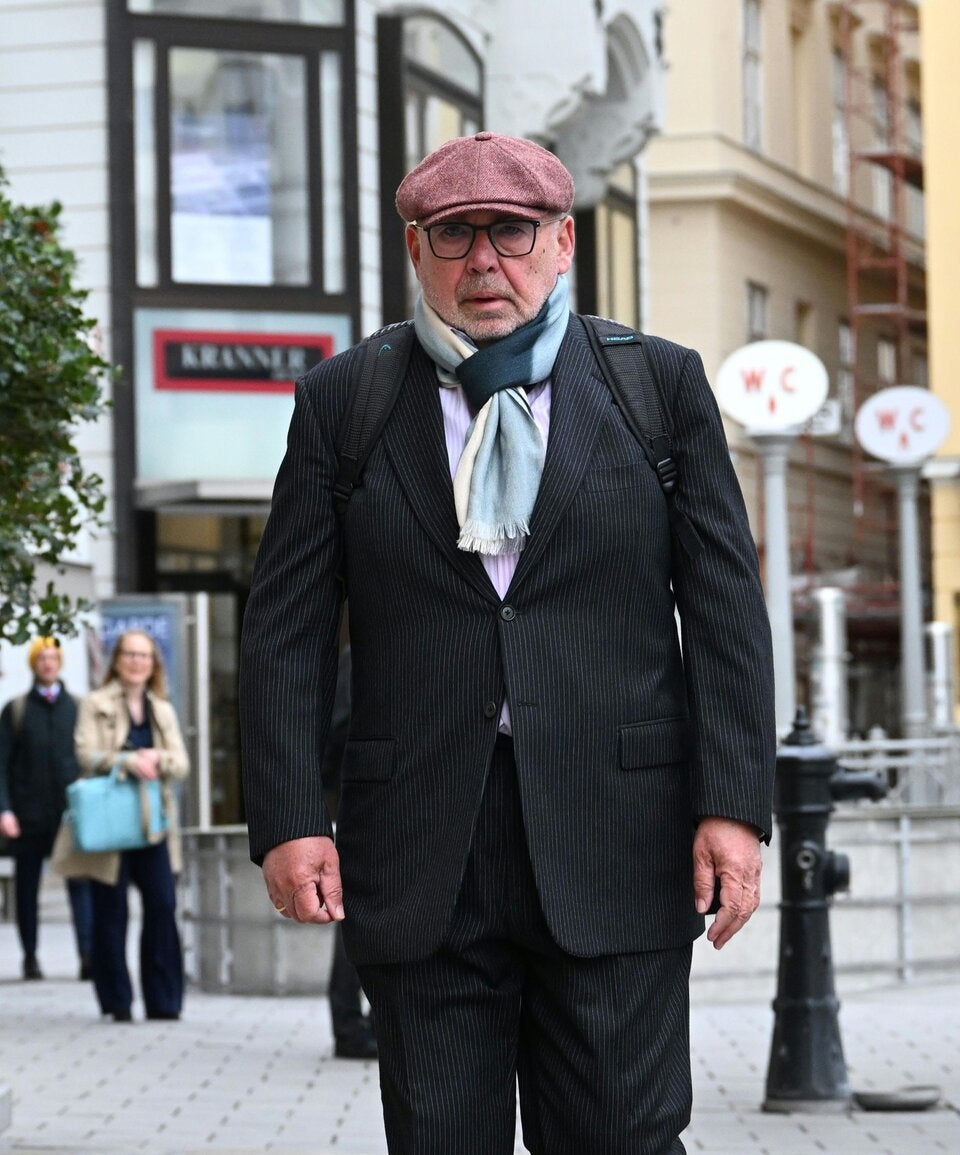 Ex-Bundeskanzler und Ex-SPÖ-Chef Alfred Gusenbauer auf dem Weg zur Signa-Hauptversammlung