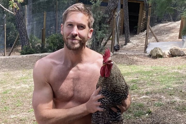 Calvin Harris mit seinem Hahn Smokey – ein Jahr lang unzertrennlich