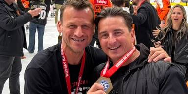 Andreas Gabalier mit Graz 99ers-Pr&auml;sident Herbert Jerich.