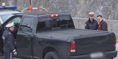 Hier tappt Gabalier in eine Polizeikontrolle