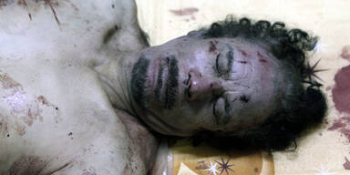 Gaddafis Leiche in Lagerhalle