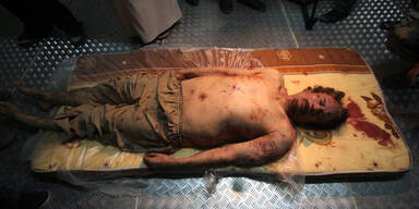 Gaddafis Leiche in Lagerhalle
