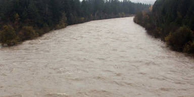 Horror-Crash: Pkw-Lenker (65) ertrinkt in der Gail