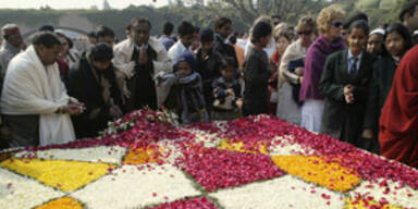 Asche von Mahatma Gandhi im Meer verstreut