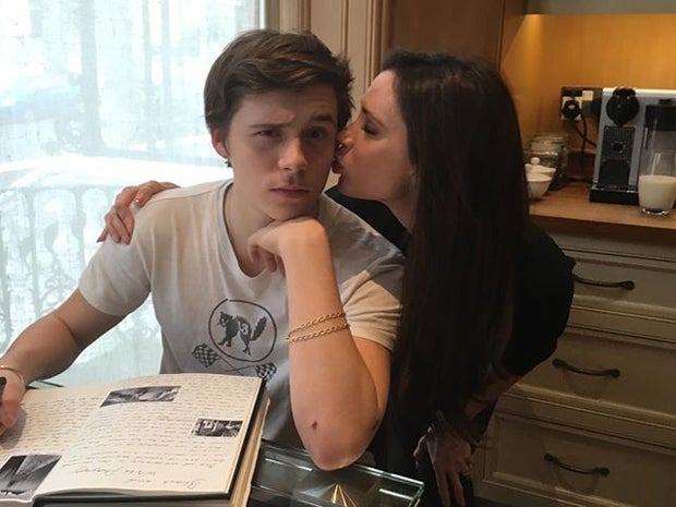 Brooklyn Beckham: Bussi von Mama Victoria Beckham