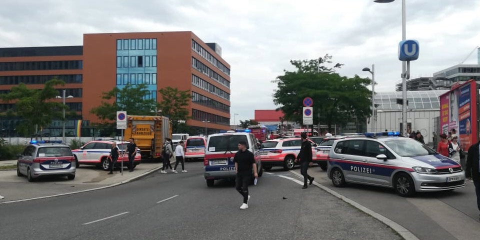 Betrunkener Mann stürzt auf Gleise der U3