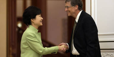 Bill Gates irritierte mit Hand in der Hose