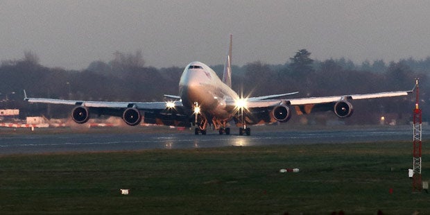 Passagier-Jet legt Notlandung hin