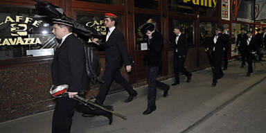 Tausende bei Demo am Heldenplatz