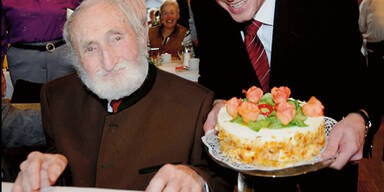 Arzt  feiert 100. Geburtstag