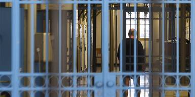 Überfüllte Gefängnisse setzen Justiz unter Druck