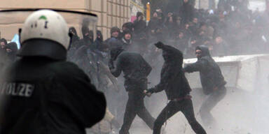 Krawalle wegen Neonazi-Aufm&auml;rsche