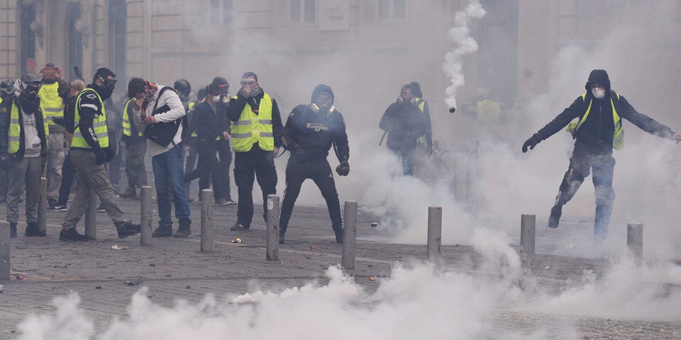 Gelbwesten-Protest: Macron kündigt Zugeständnisse an