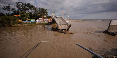 Über 140 Tote bei Überschwemmungen 