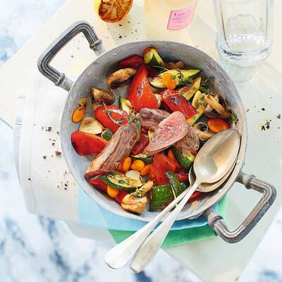 Gemüsesalat mit Lammfilet