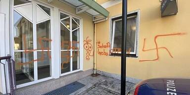 Polizeidienststelle Ampflwang mit Hakenkreuz beschmiert