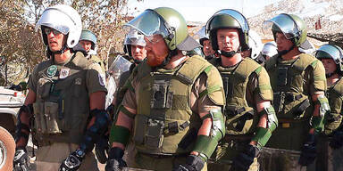 Soldaten an Grenze bekommen Pfefferspray