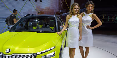 Die heißesten Girls des Genfer Autosalon