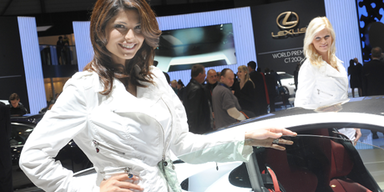 Die heißesten Girls des Genfer Autosalons