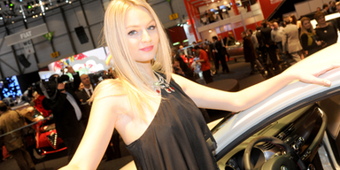 Die heißesten Girls des Genfer Autosalons