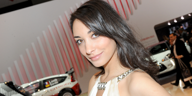 Die heißesten Girls des Genfer Autosalons