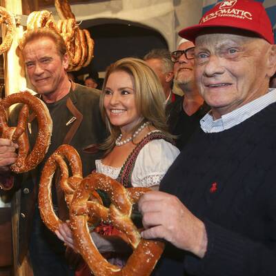 Kitzbühel: Arnie & Co. auf der legendären Weißwurst-Party