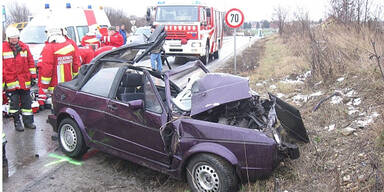 27-Jährige kracht frontal in LKW - tot