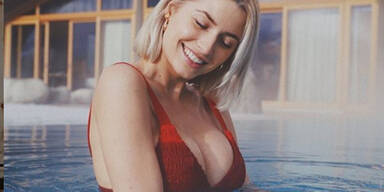 Lena Gercke: Sexy Weihnachtsgr&uuml;&szlig;e im Bikini
