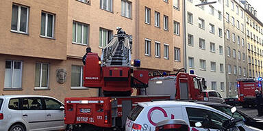 Feuerwehr rettet Kind vom Fensterbrett