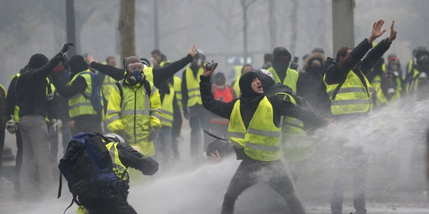 Gewalt eskaliert: Jetzt brennen Autos in Paris!