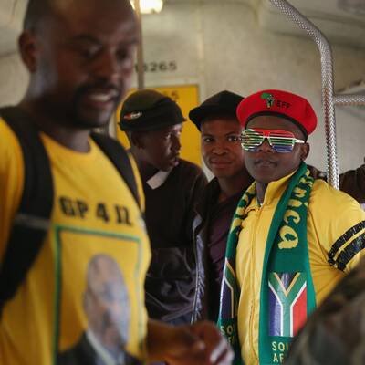 Tausende nehmen Abschied von Nelson Mandela