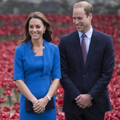 Herzogin Kate & Prinz William pflanzen Mohnblume