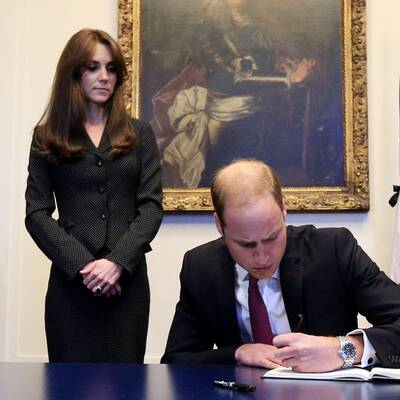 Herzogin Kate & Prinz William tragen sich ins Kondolenzbuch ein