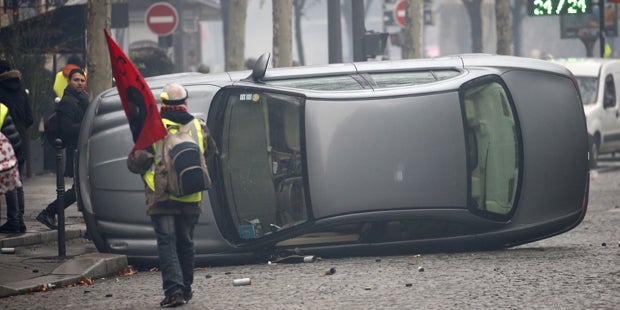 Gewalt eskaliert: Jetzt brennen Autos in Paris!