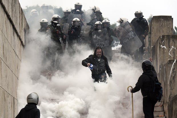 Athen brennt! Rechtsextremen-Randale bei Mazedonien-Demo