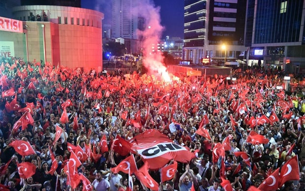 Istanbul feiert Sieg über Erdogan wie im Rausch