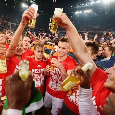 So wild feiert Stöger-Klub Köln den Aufstieg