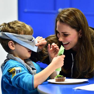 Herzogin Kate zu Besuch bei den kleinen Pfadfindern
